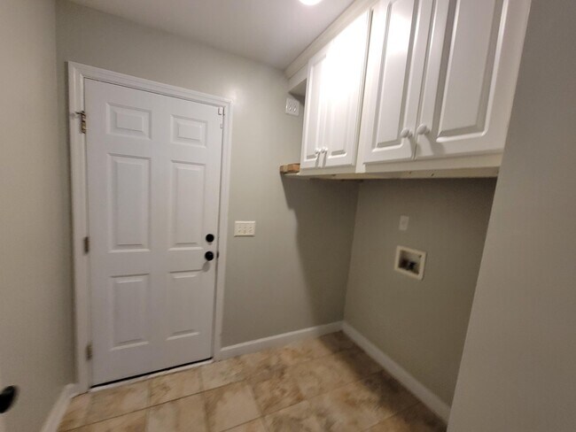 Building Photo - 1500 Cedar Hill Trail