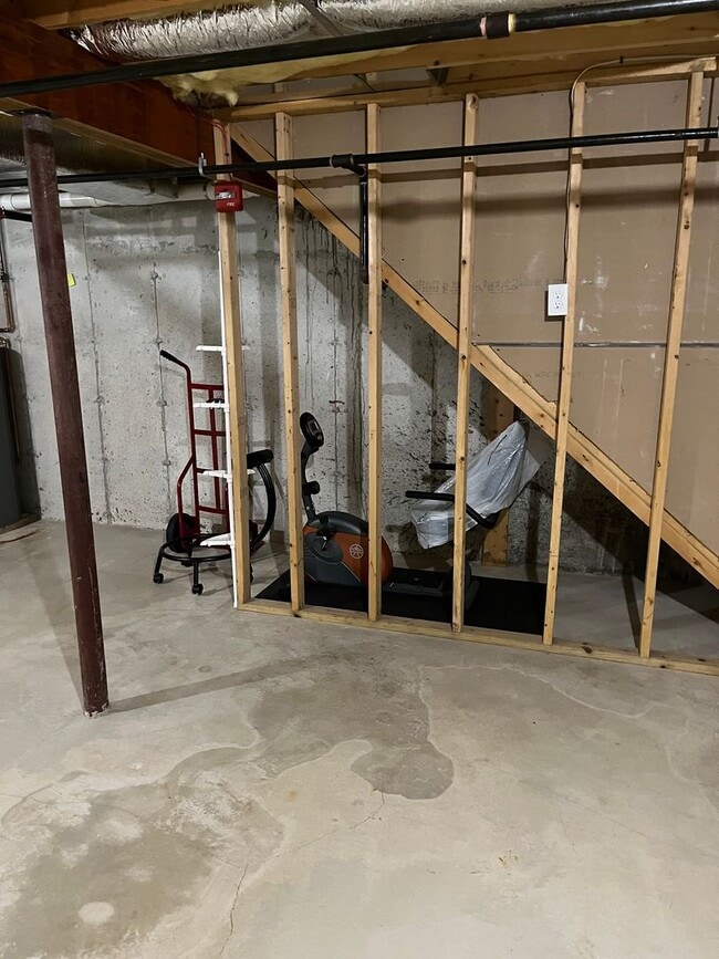 Building Photo - Modern 2Br-1.5Ba Townhouse in East Weymouth