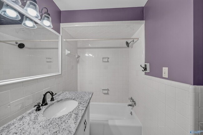 Building Photo - 1208 SE Willowbrook Dr