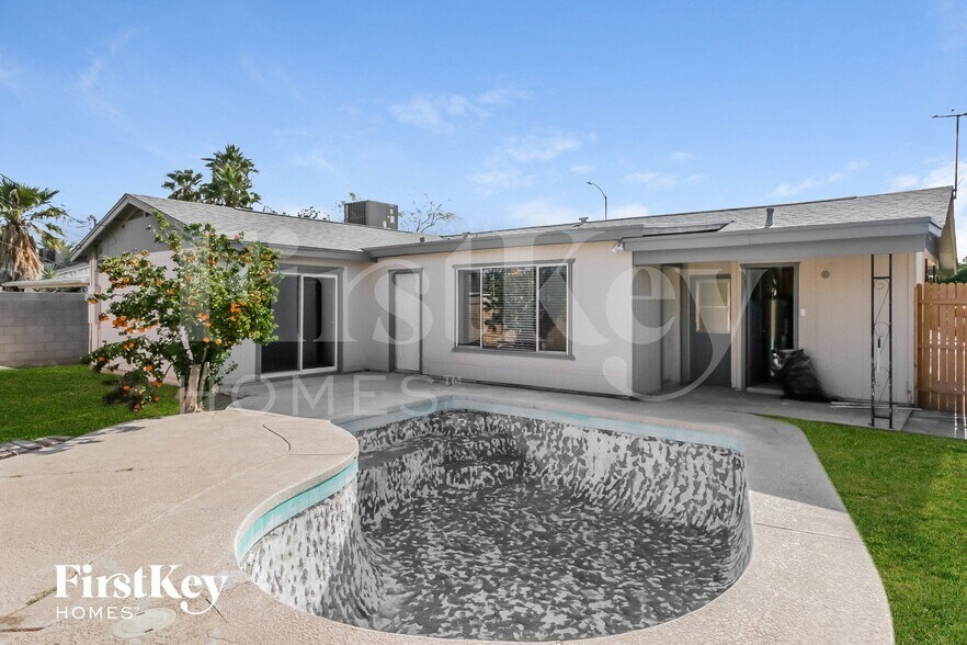 Building Photo - 2030 E Aspen Ave