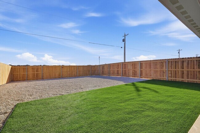 Building Photo - Modern Duplex Living | $2,550 | Available June 5 Near Stargate