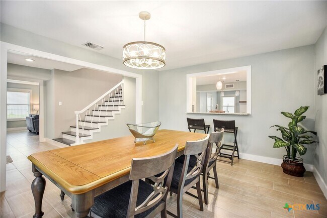 Building Photo - 8 Las Brisas Pl