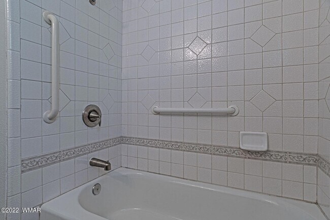 Building Photo - 580 N 9th Dr
