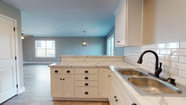 Building Photo - 3 bed 2 bath in Savannah schools close to I-29