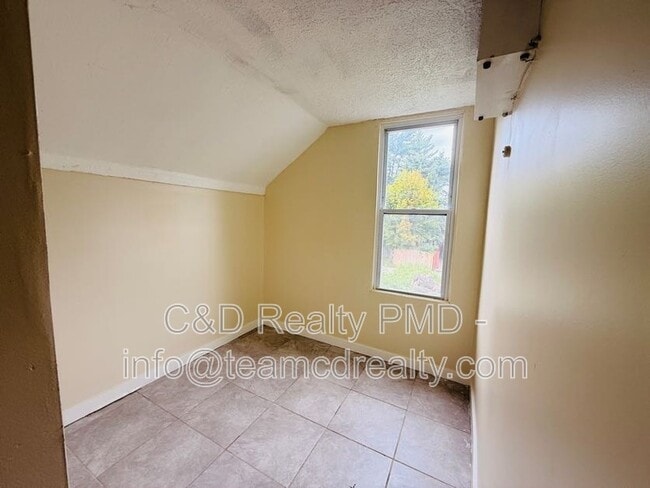 Building Photo - 3838 Marvin Ave