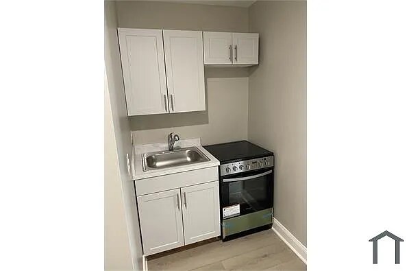 Building Photo - 2144 Bridge St