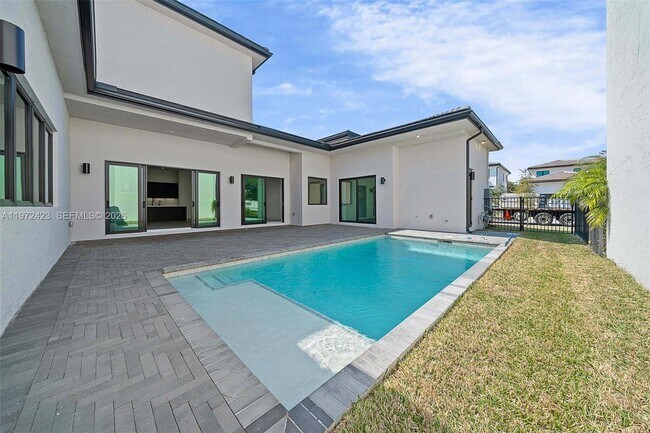 Building Photo - 5718 Ashwood Cir