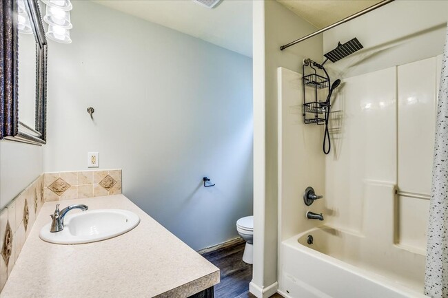 Building Photo - 2 weeks FREE RENT! South Wichita Gem! Save $$ with solar panels