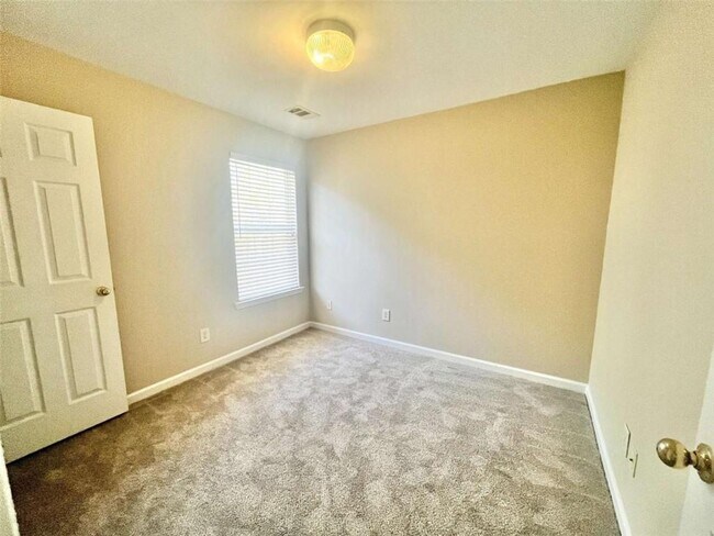Building Photo - 4713 Autumn Rose Trail