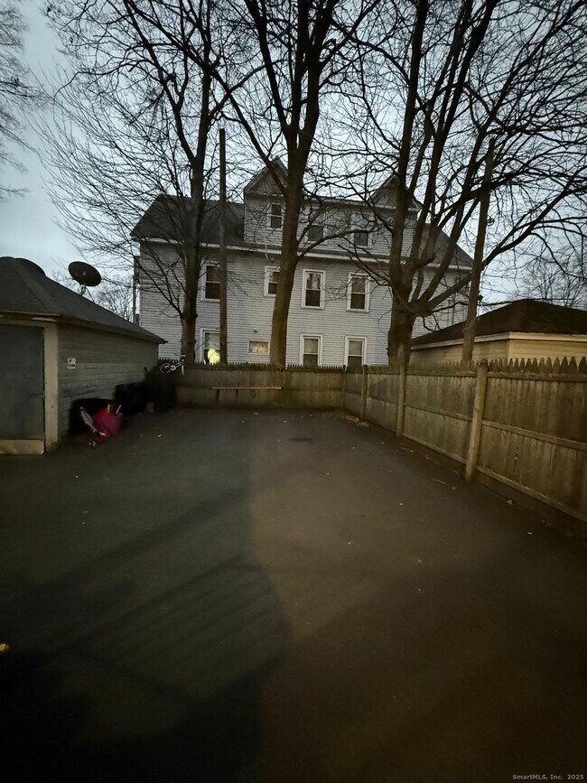 Building Photo - 684 Washington Ave