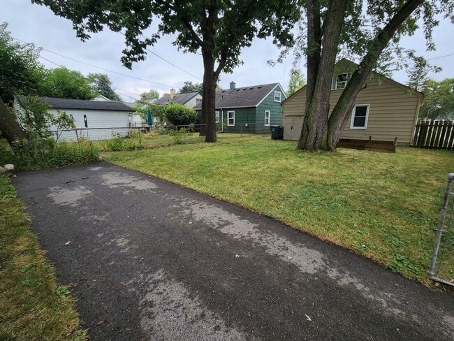 Building Photo - 2 bed 1 bath North Ferndale ranch