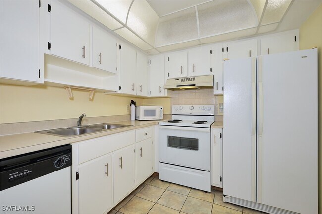Building Photo - 12481 McGregor Blvd