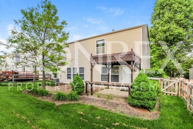 Building Photo - Stunning 3 Bedroom with Outdoor Patio