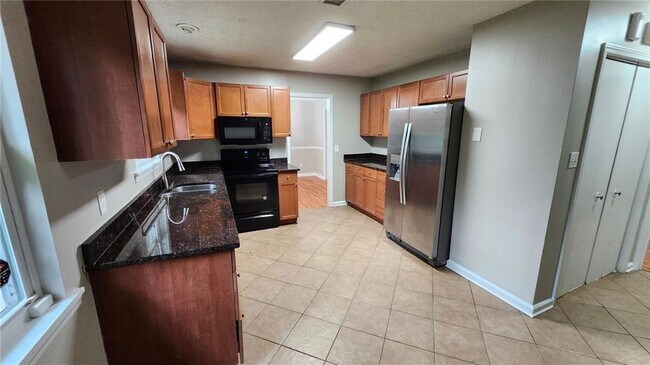 Building Photo - 4011 Pinehurst Pl
