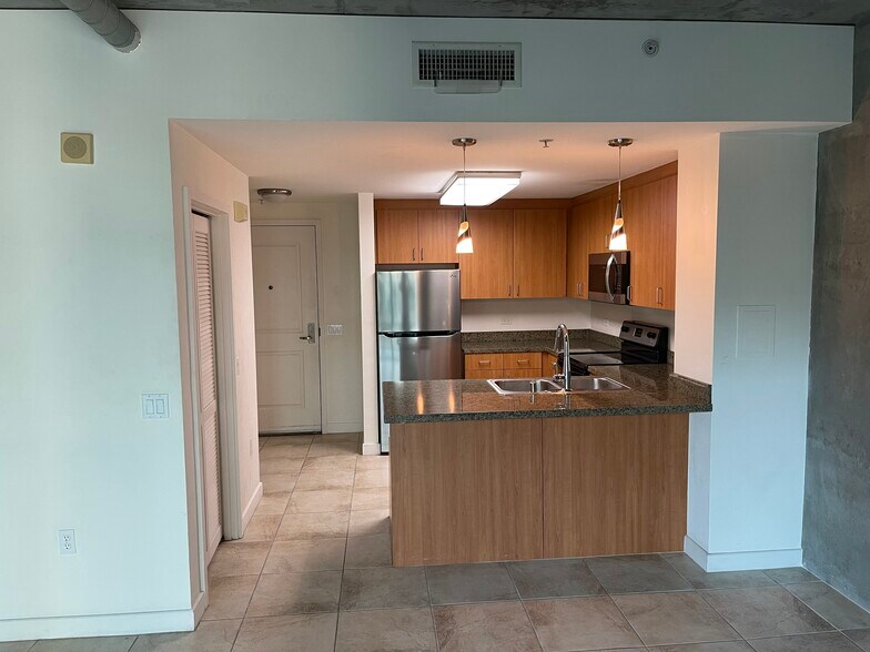 Kitchen Area - 1080 Park Blvd