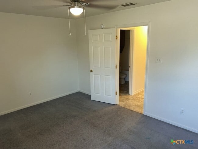 Building Photo - 105 W Truman Ave