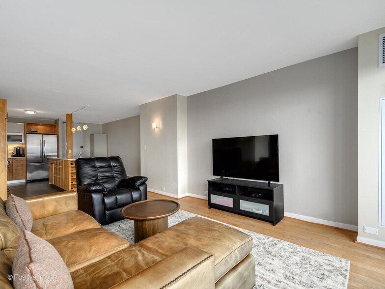 Building Photo - 2020 N Lincoln Park W