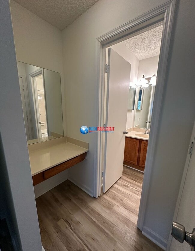 Building Photo - Renovated townhouse in Peachtree Corners