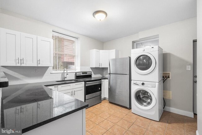 Building Photo - 1240 S 56th St