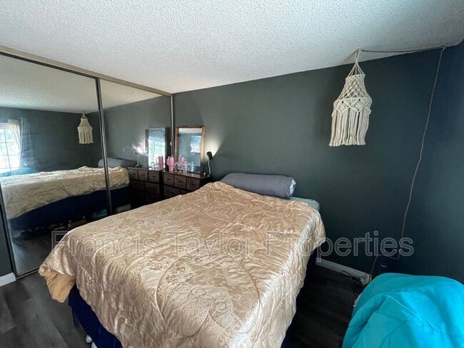 Building Photo - 2422 Teaberry Glen