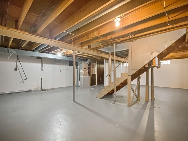 Building Photo - 5969 Crestmoor Dr SE