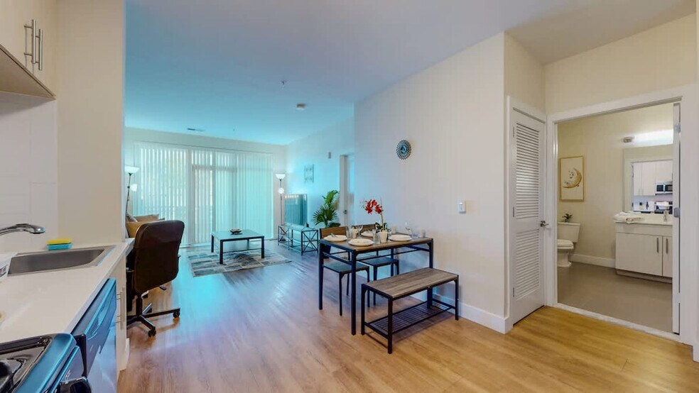 Building Photo - 545 Bedford St