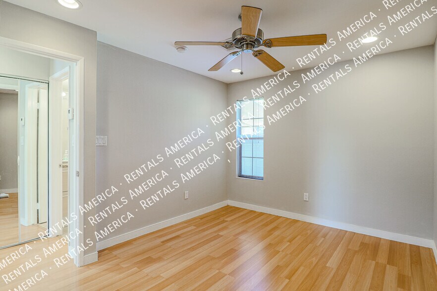 Building Photo - 1850 E Maryland Ave