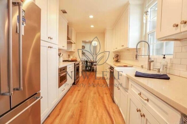 Building Photo - Stunning Claremont Home
