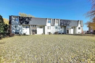 Building Photo - 2450 Shaker Ct