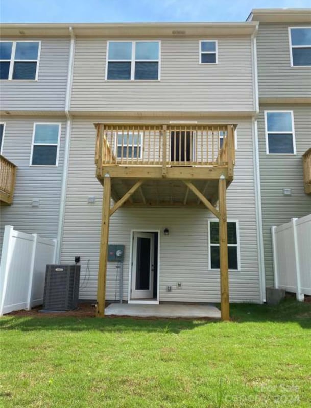 Building Photo - 3010 Pirates Pl