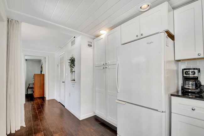 Building Photo - 412 El Prado