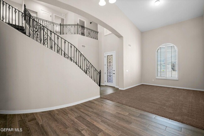 Building Photo - 7877 Enchanted View Dr