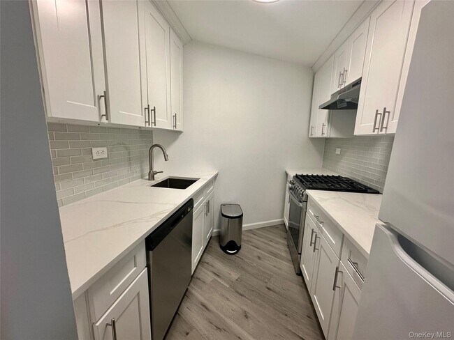 Primary Photo - 2 Bay Club Dr