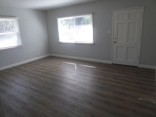 Building Photo - Charming Single-Story 2-Bedroom Home in Burbank!