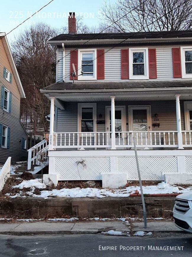 3 Bedroom/1 Bathroom House in Bangor!!! 225 N Northampton St Bangor