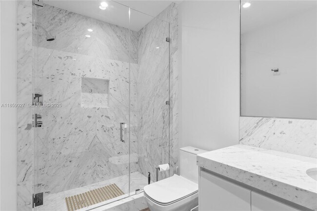 Building Photo - 17901 Collins Ave