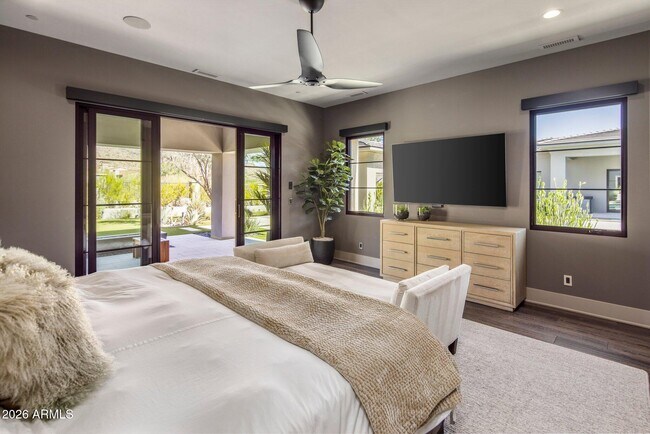 Building Photo - 10110 E Siesta Ln