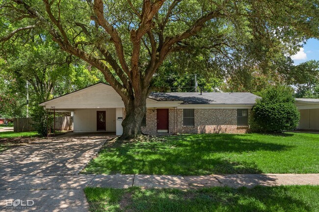 Building Photo - 3401 Palmdale Pl