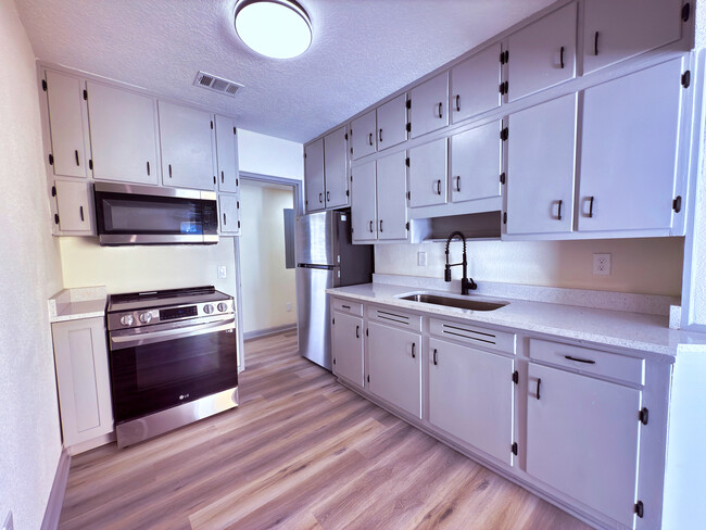 Kitchen - 219 W 41st St