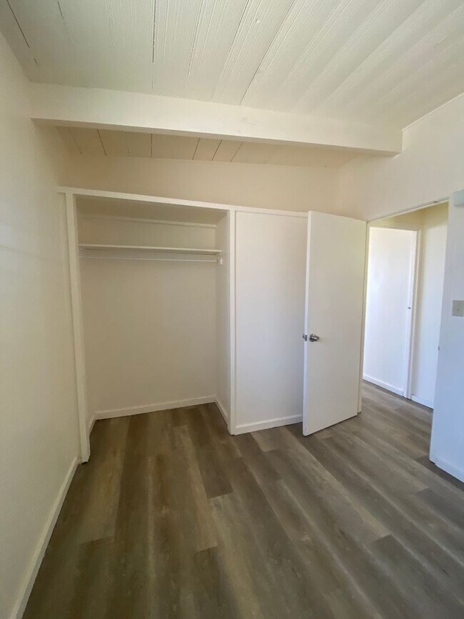 Building Photo - Single Family