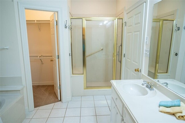 Building Photo - 2626 Blue Lake Dr