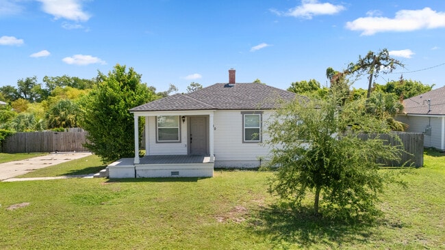 Primary Photo - 310 N Bonita Ave