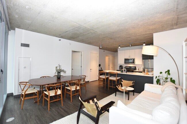 Building Photo - 60 E Randolph St