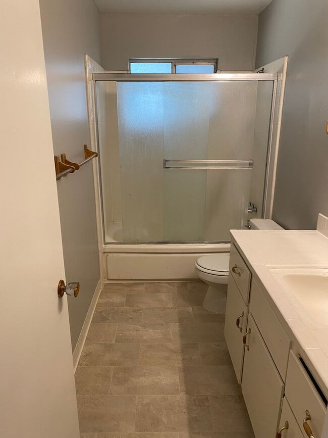 Building Photo - 44-2306