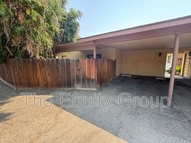 Building Photo - 409 E Roosevelt Ave