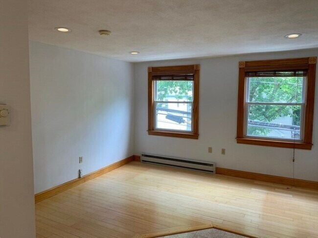 Building Photo - 229 Everett St