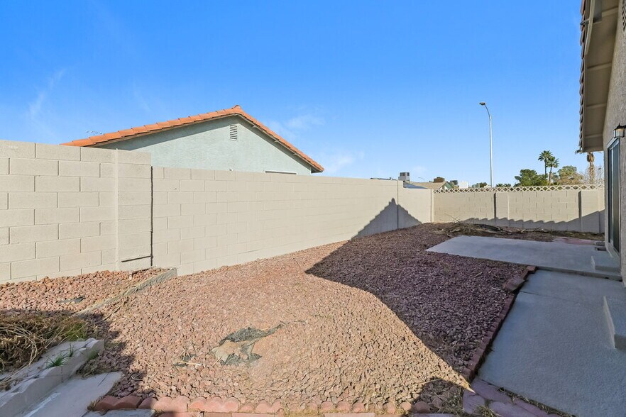 Building Photo - 7700 Blackbird Ave