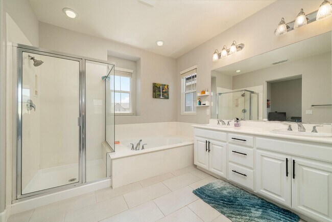 Building Photo - Tassajara Cottages Danville Home - Super Convenient Location