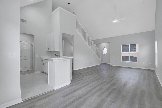 Building Photo - Fully Remodeled 3/2 with Loft in MetroWest...