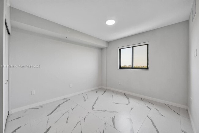 Building Photo - 840 NE 130th St